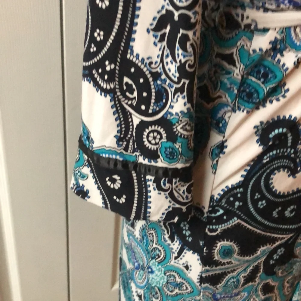 Linea Donatella blue paisley short robe